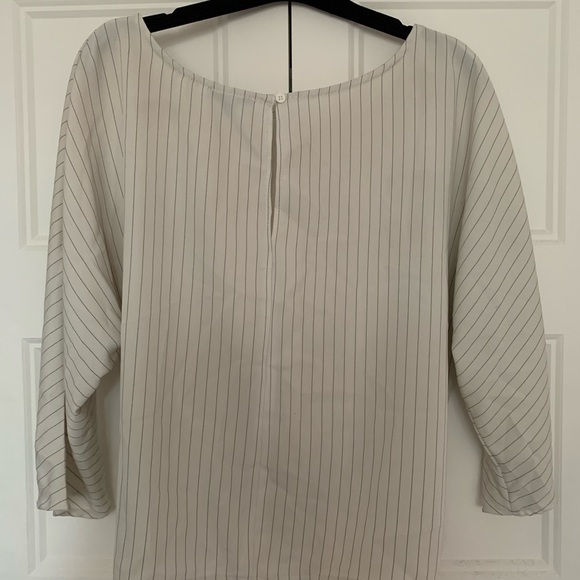 Line blouse - Picture 4 of 4